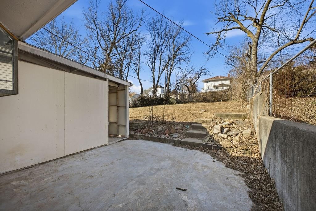 2610 Parallel Avenue — photo 35