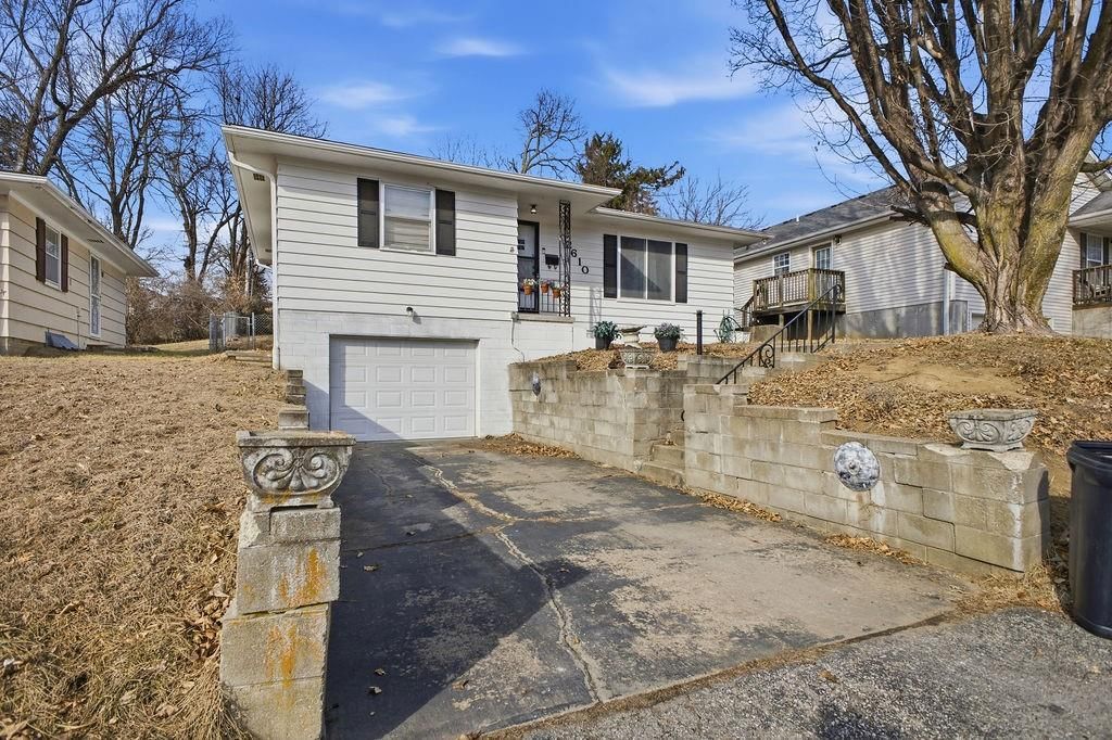 2610 Parallel Avenue — photo 36