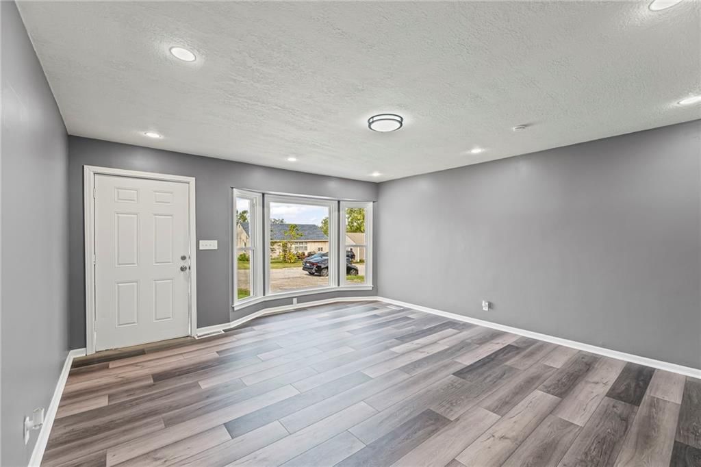 5611 Oakland Avenue — photo 3