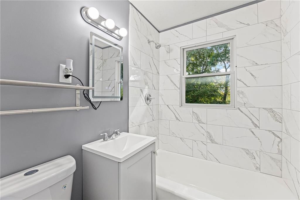 5611 Oakland Avenue — photo 11