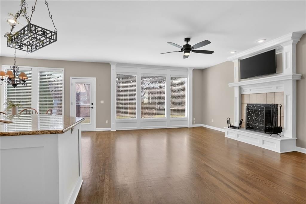9419 W 124th Terrace — photo 5
