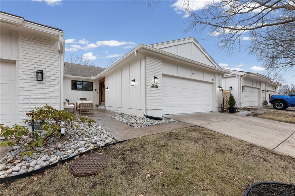 2042 Condolea Drive — photo 2