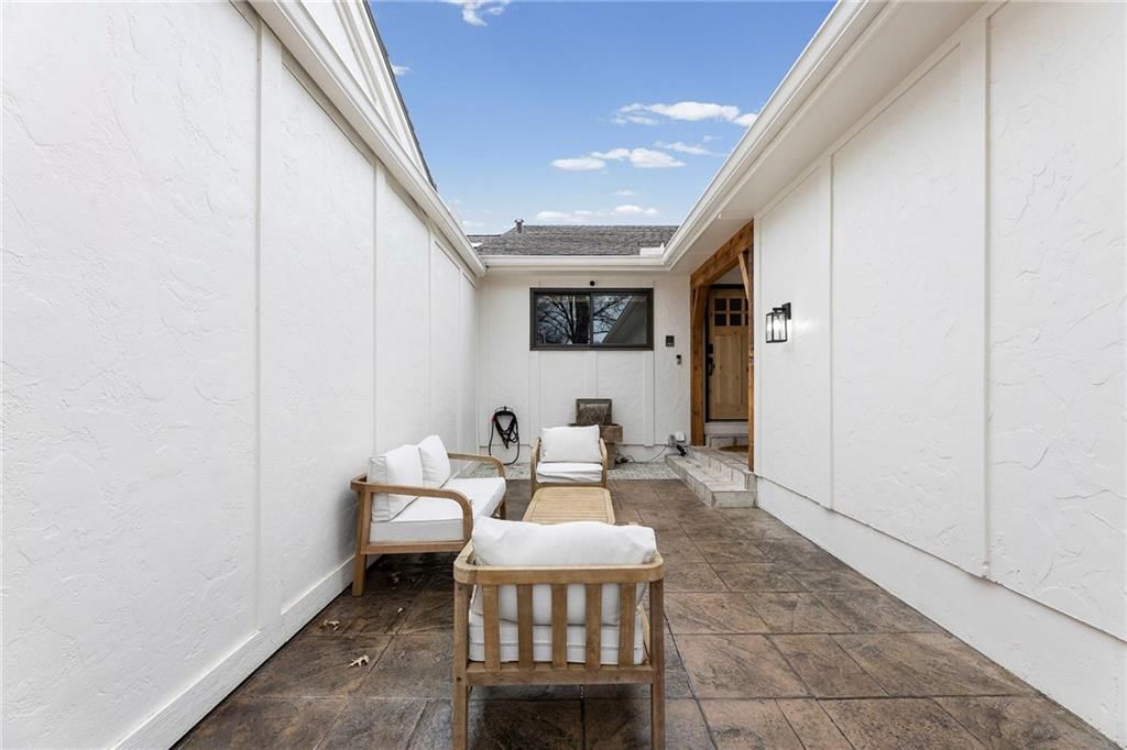 2042 Condolea Drive — photo 3