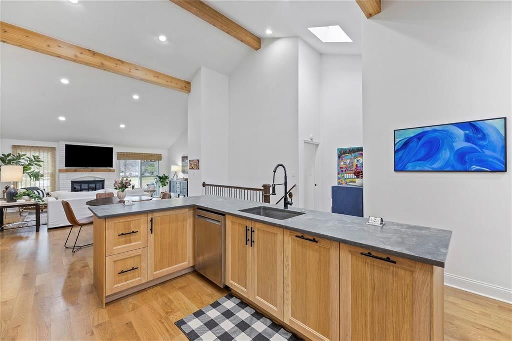 2042 Condolea Drive — photo 9