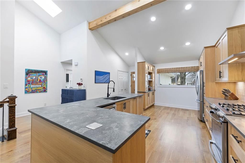 2042 Condolea Drive — photo 14