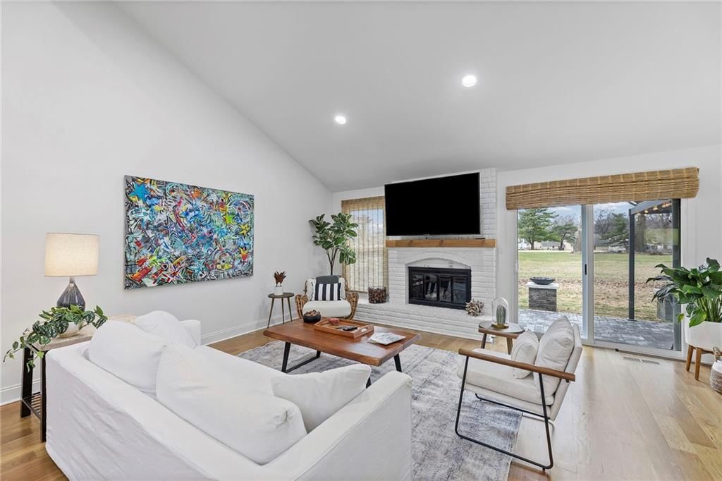 2042 Condolea Drive — photo 15