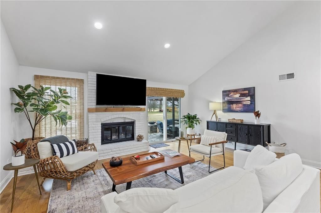 2042 Condolea Drive — photo 17