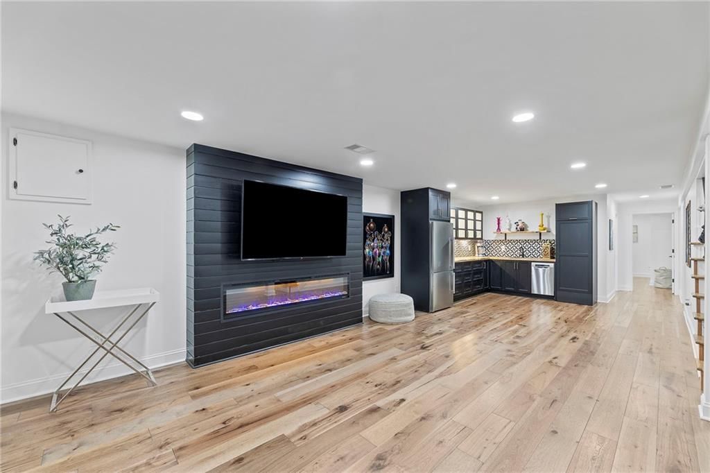 2042 Condolea Drive — photo 32