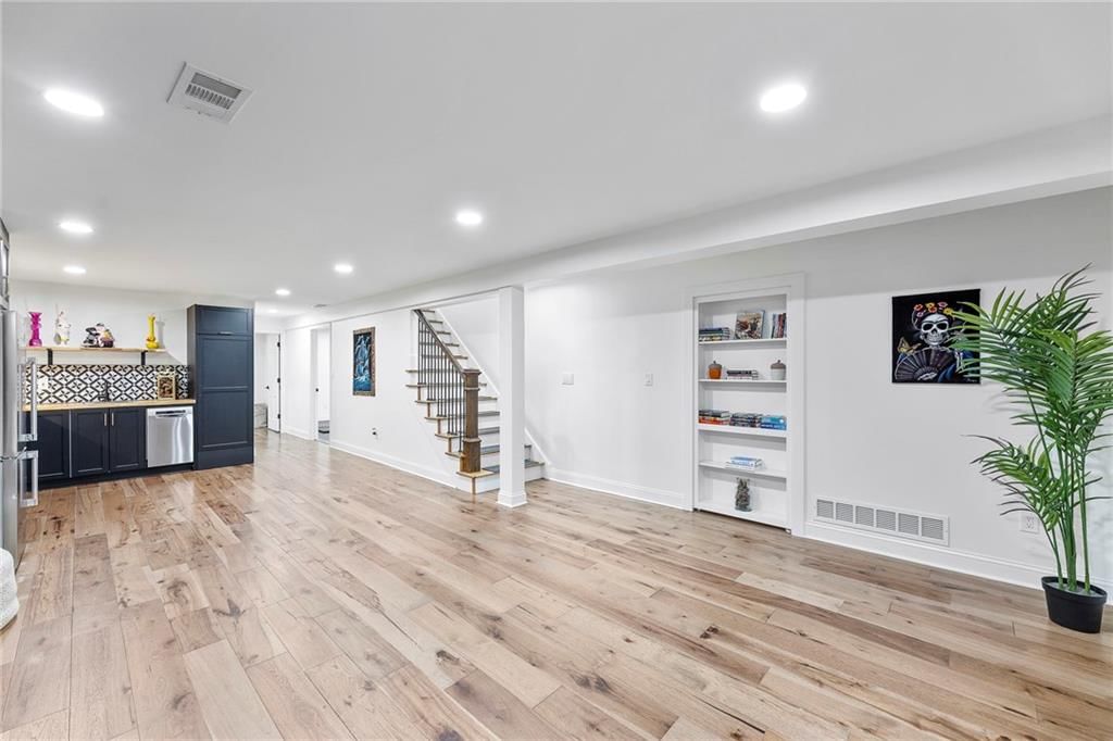 2042 Condolea Drive — photo 33