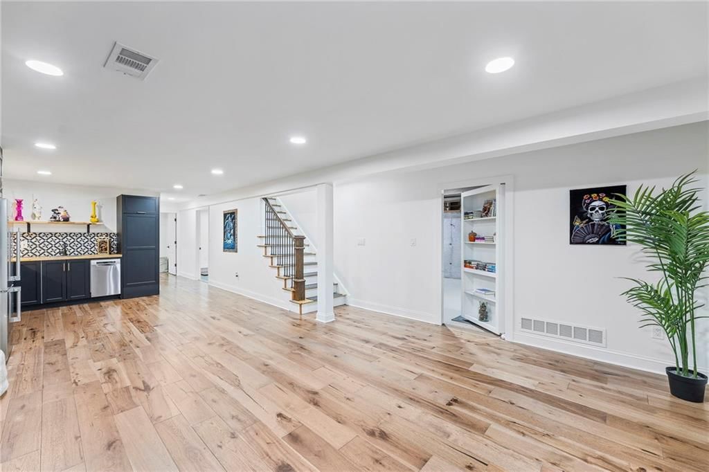2042 Condolea Drive — photo 34