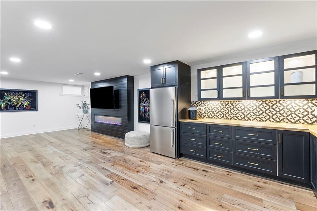 2042 Condolea Drive — photo 36