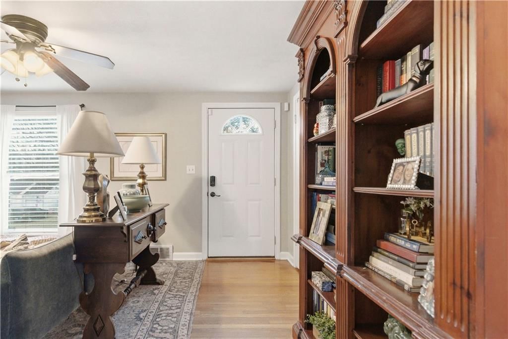 8654 Sleepy Hollow Road — photo 5