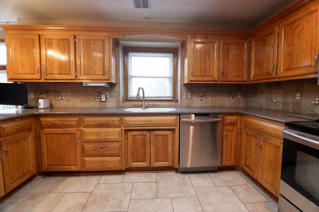 14004 W 113th Street — photo 12