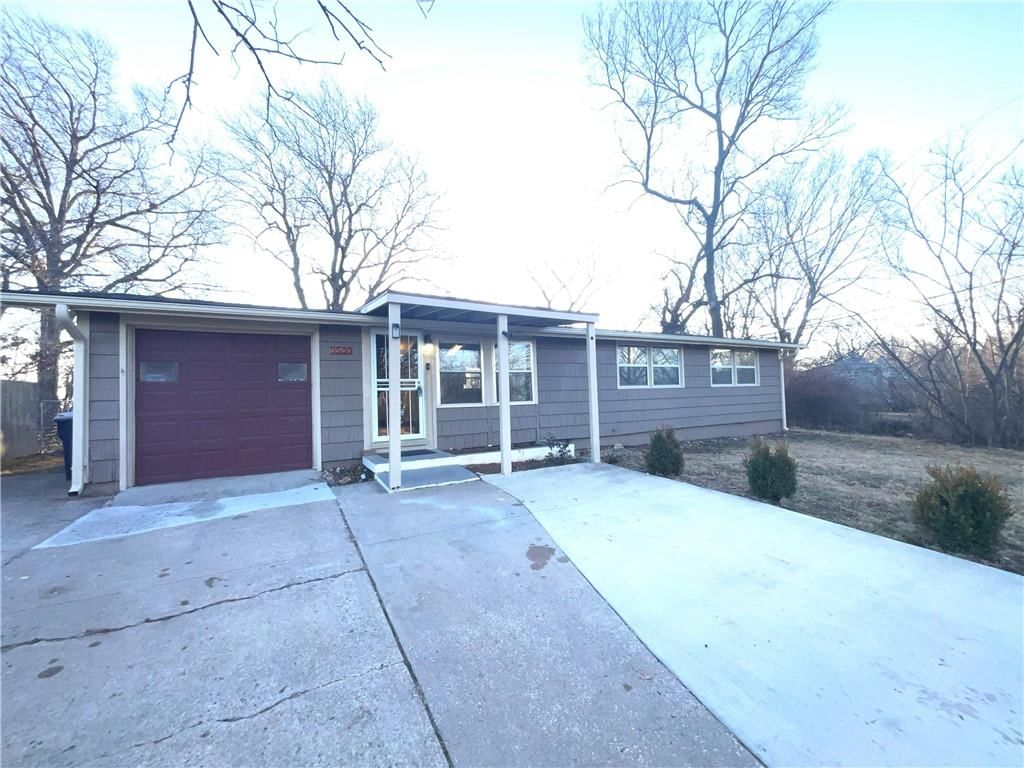 9509 Grandview Road, Kansas City, MO