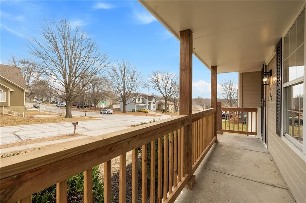 3700 NW Hidden Pointe Drive — photo 4
