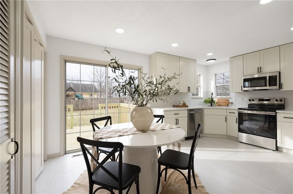 3700 NW Hidden Pointe Drive — photo 9