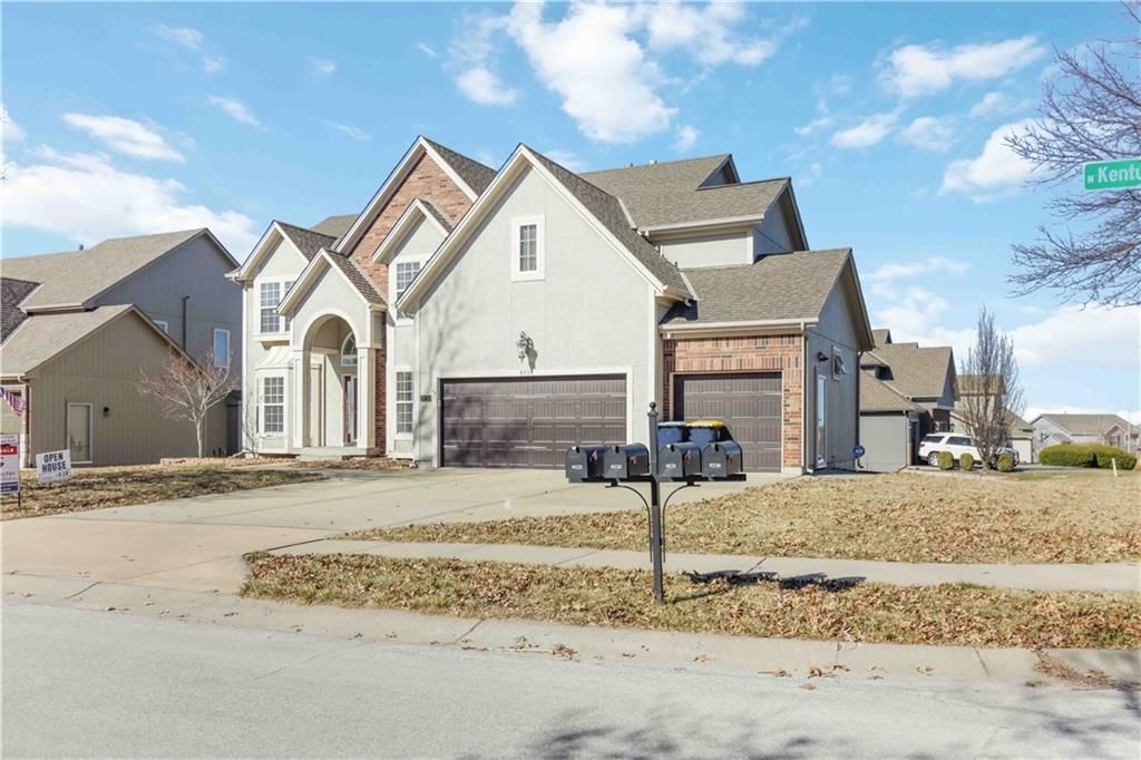 9230 N Kentucky Street — photo 2