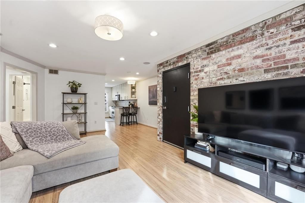 5004 Baltimore Street — photo 8
