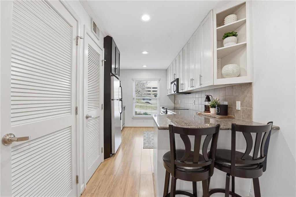 5004 Baltimore Street — photo 10