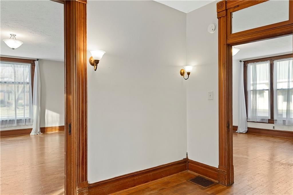 221 W Allison Street — photo 32