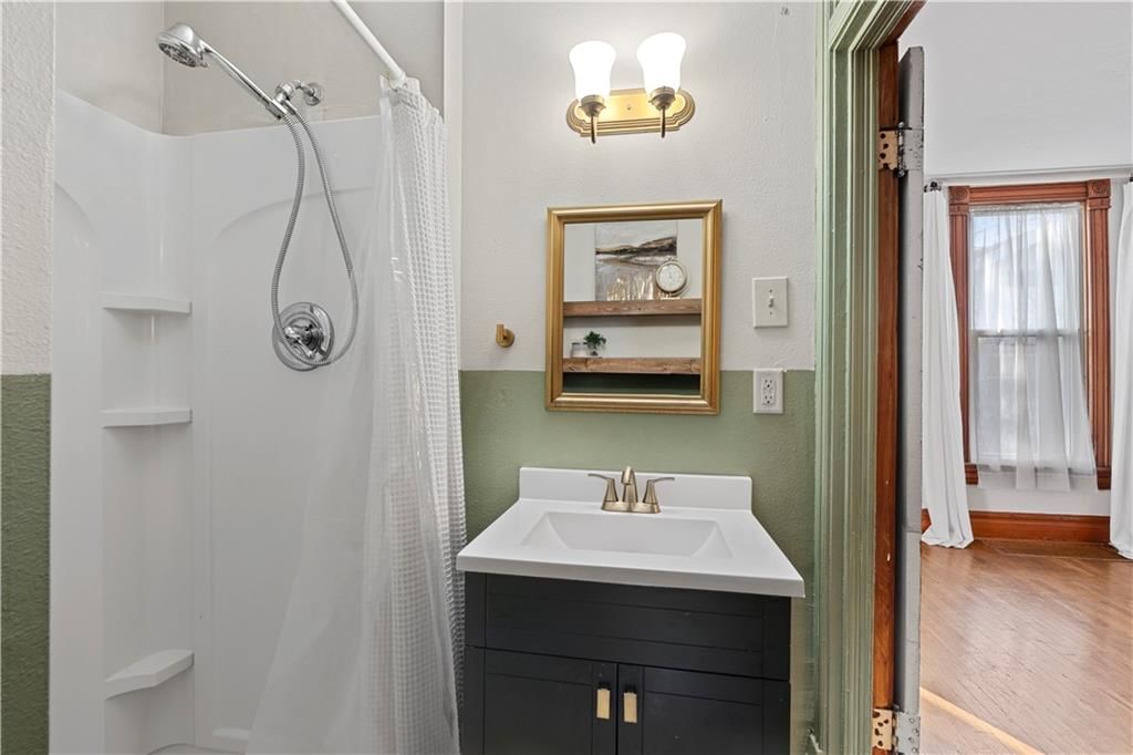 221 W Allison Street — photo 36