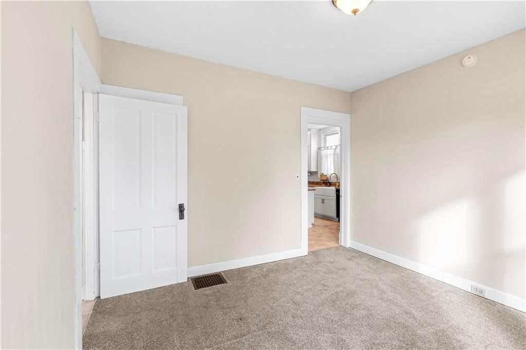 221 W Allison Street — photo 47