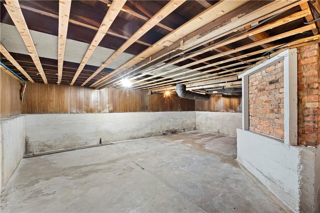 221 W Allison Street — photo 50
