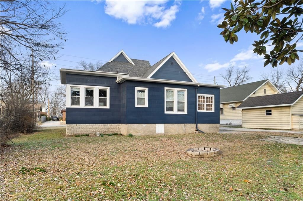 221 W Allison Street — photo 51