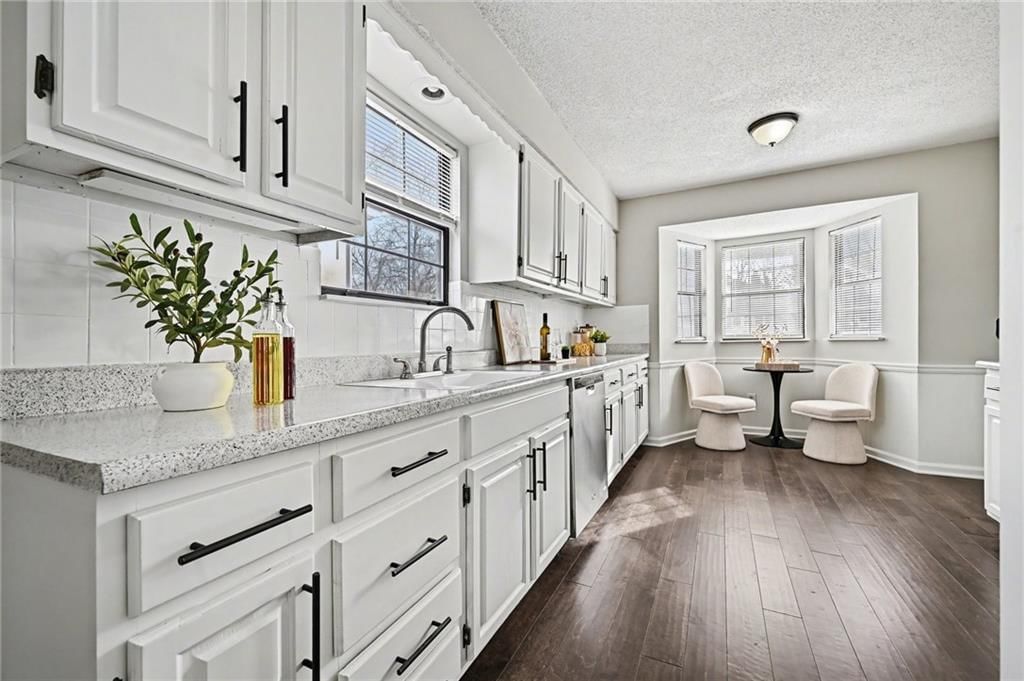 9008 W 77th Street — photo 11
