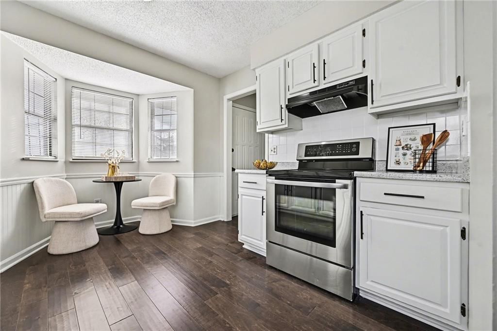 9008 W 77th Street — photo 12
