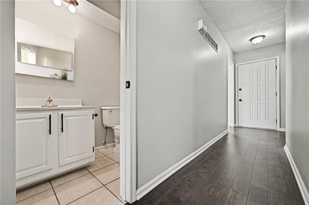 9008 W 77th Street — photo 13