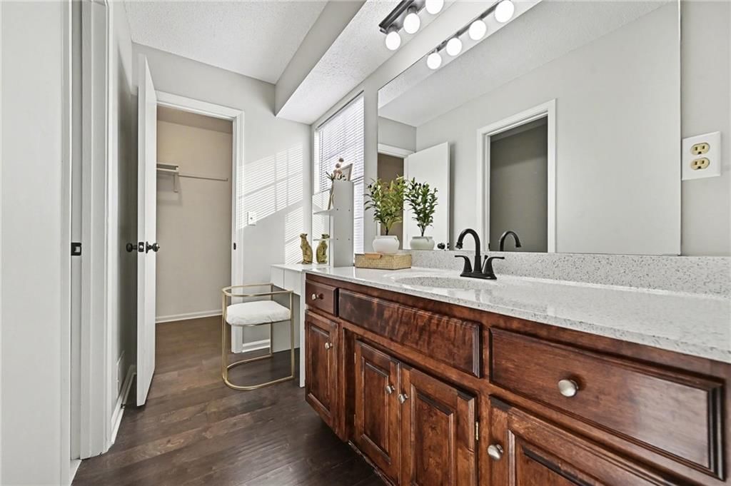 9008 W 77th Street — photo 17