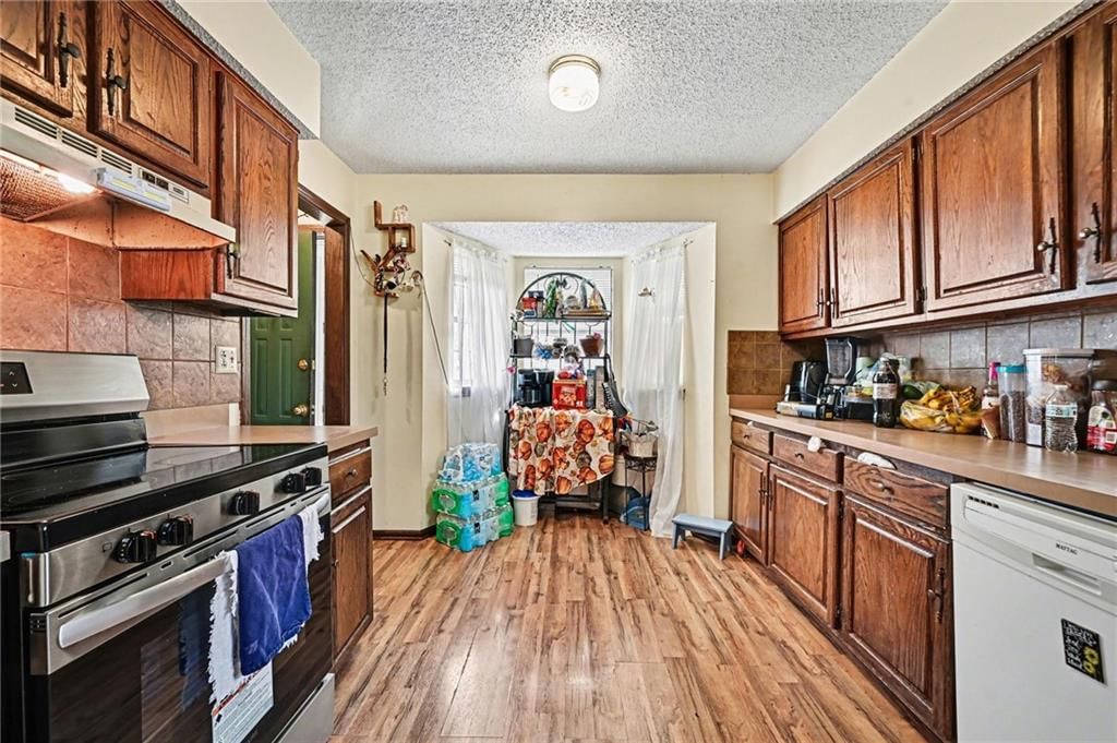 9008 W 77th Street — photo 36