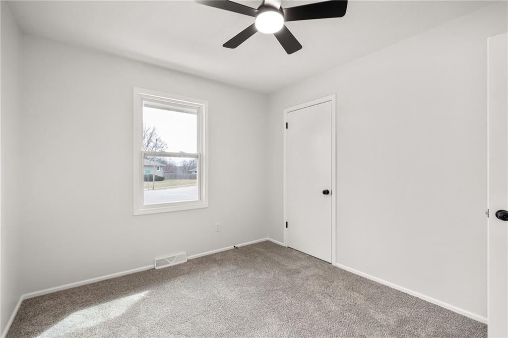 303 SW 25th Street — photo 8