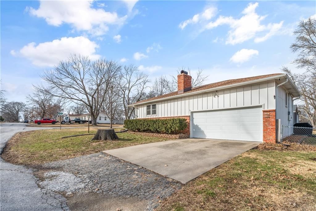 5725 Hunter Street — photo 4