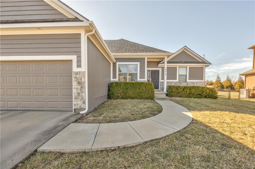 10219 Theden Circle — photo 2