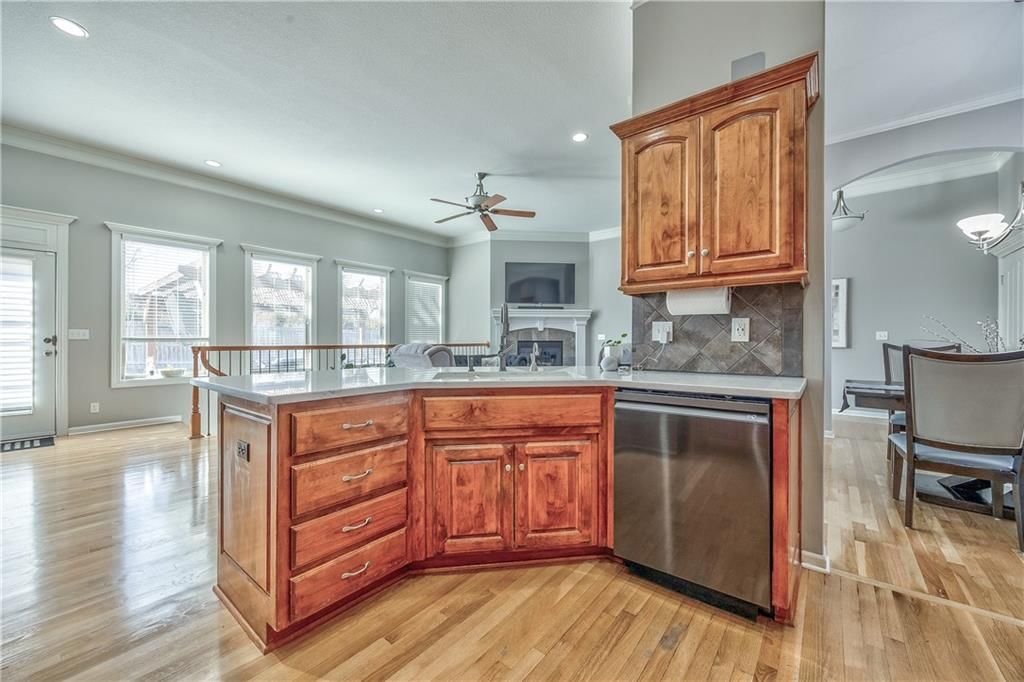 10219 Theden Circle — photo 10