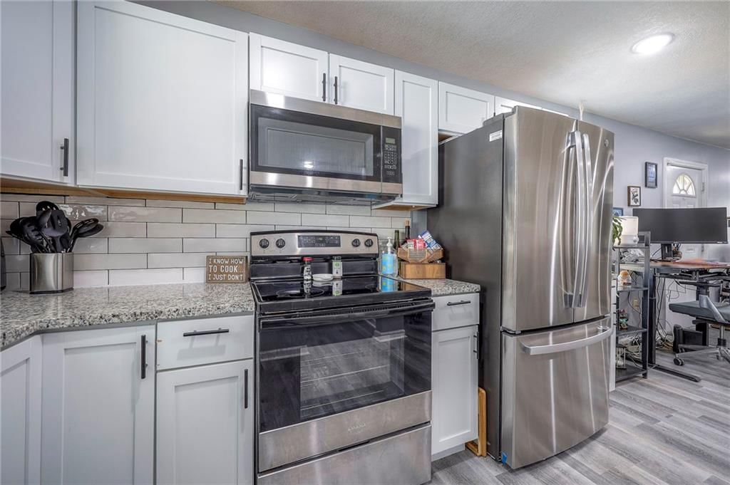 8446 Oak Street — photo 10