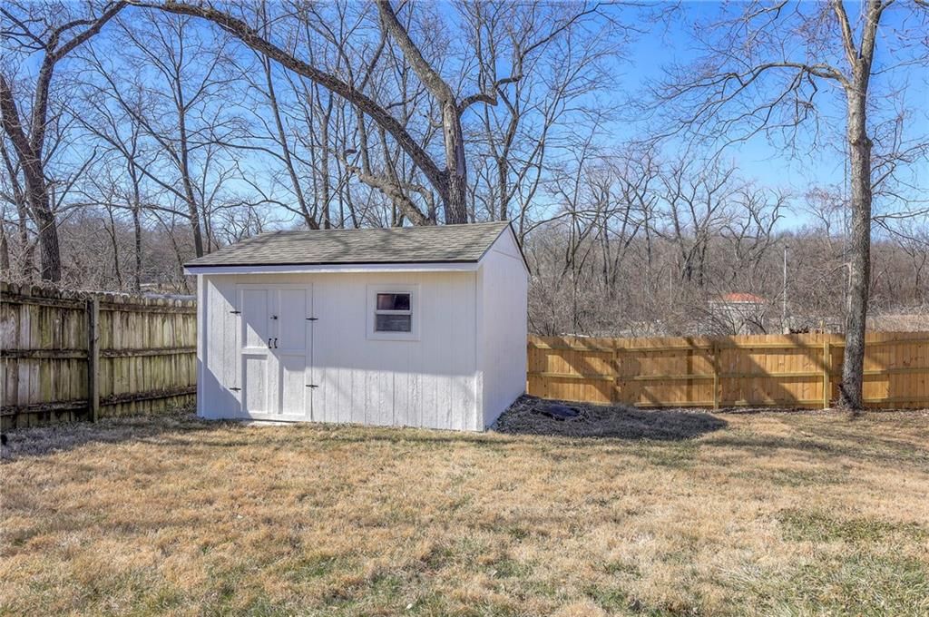 8446 Oak Street — photo 16