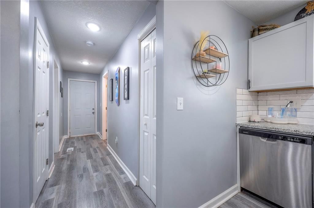 8446 Oak Street — photo 26