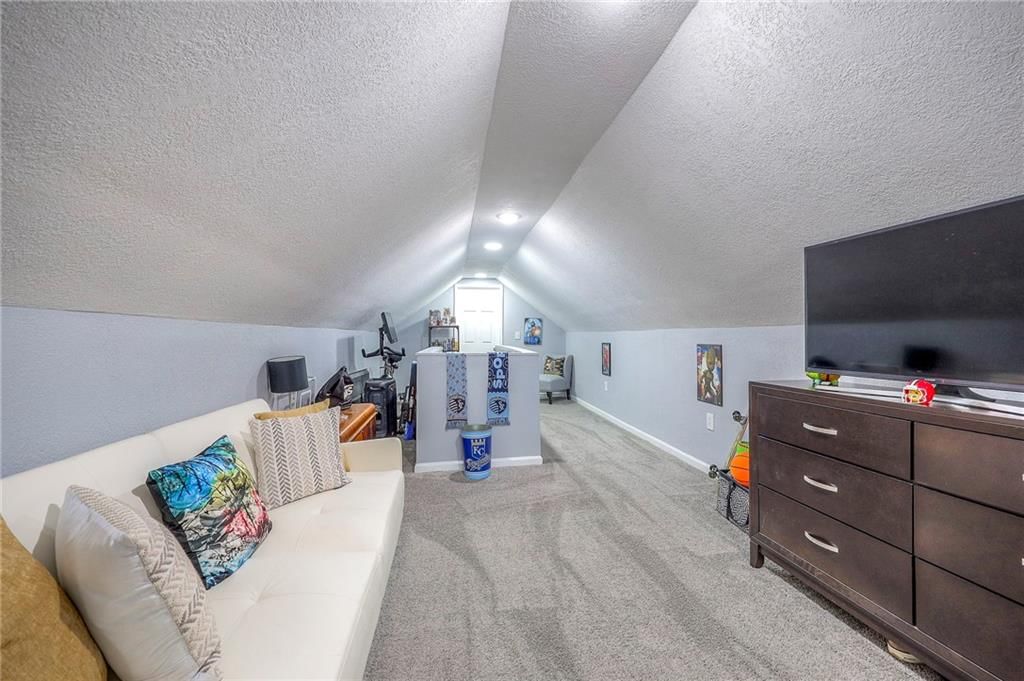 8446 Oak Street — photo 32