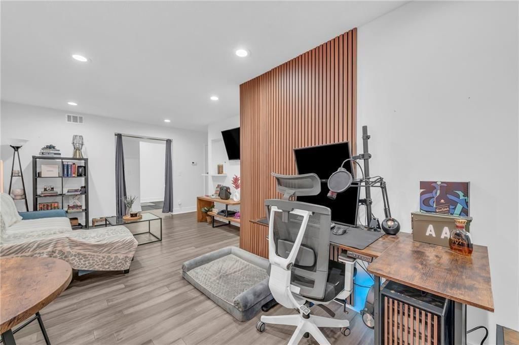 5015 Walnut Street — photo 10
