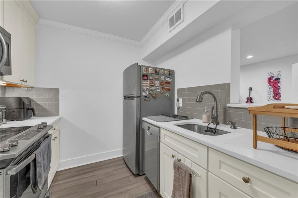 5015 Walnut Street — photo 11
