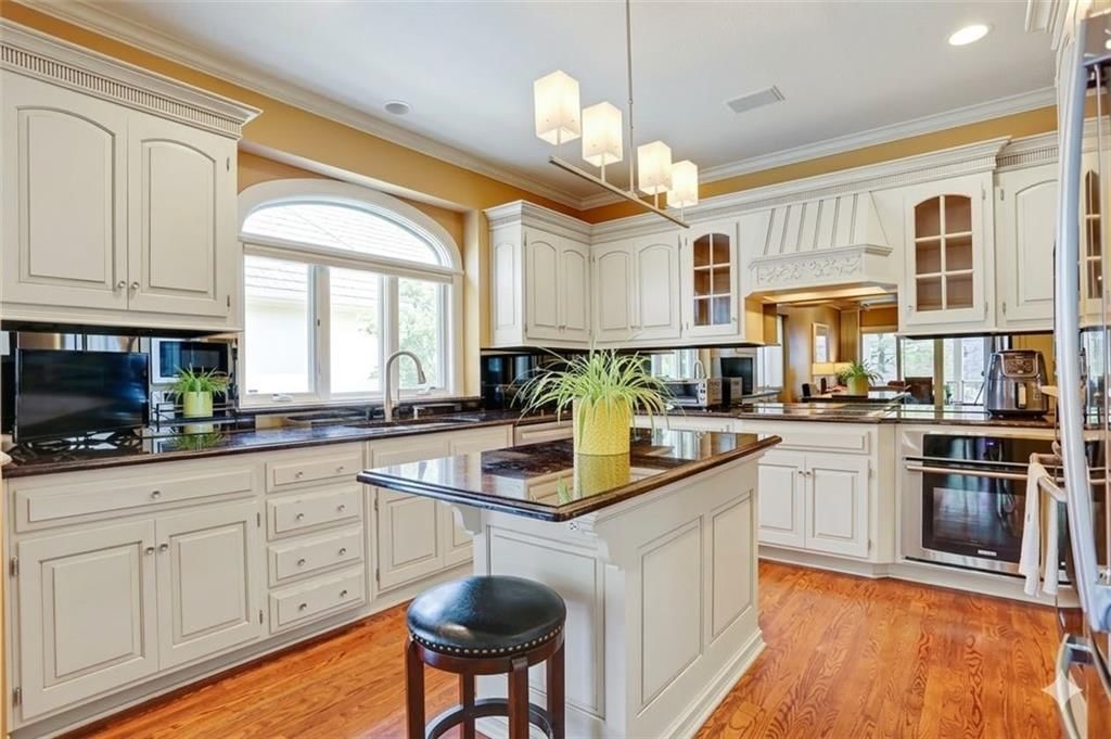 5205 W 116th Street — photo 9