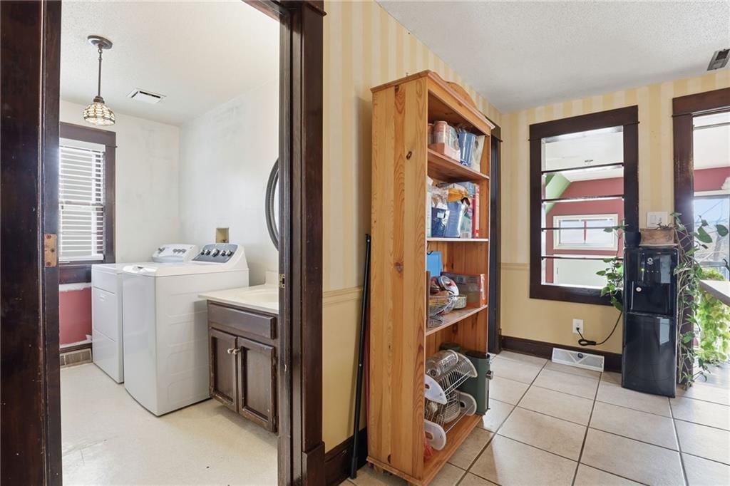 537 E Mill Street — photo 16