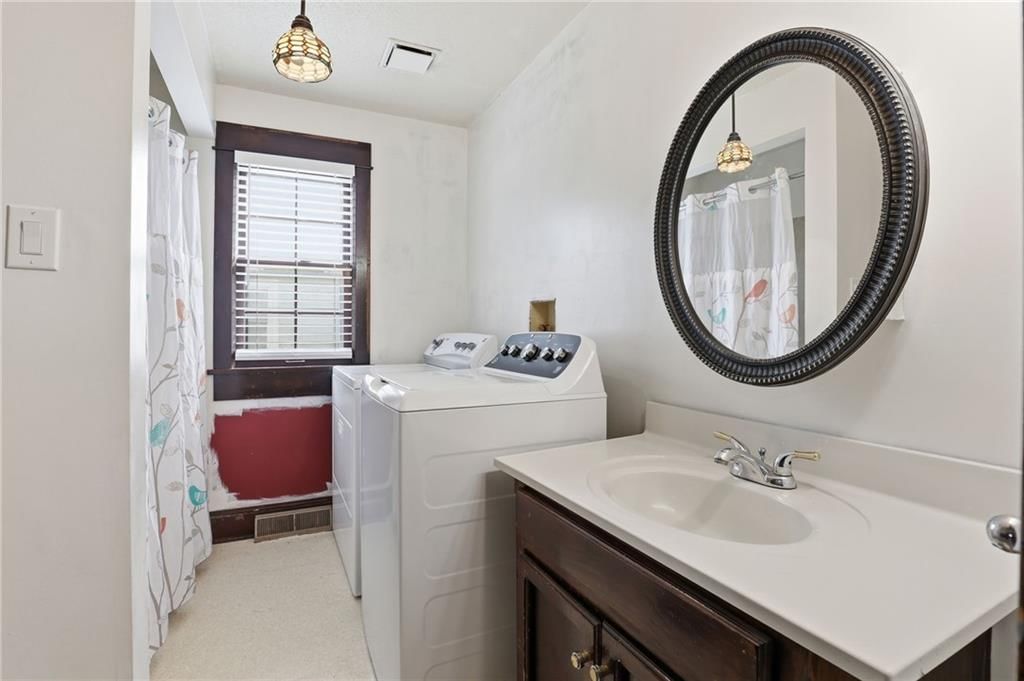 537 E Mill Street — photo 17