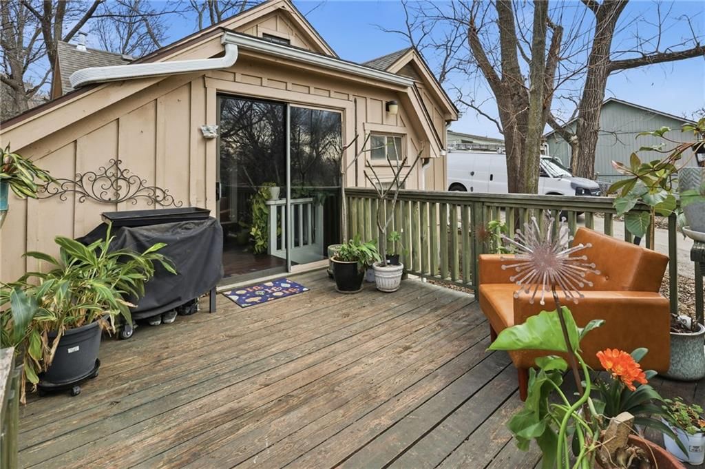 537 E Mill Street — photo 20