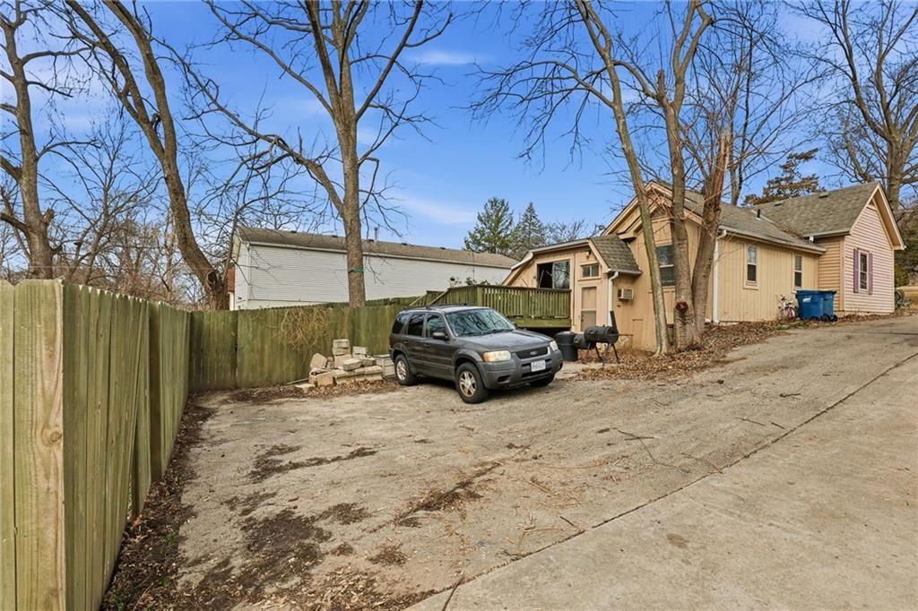 537 E Mill Street — photo 22