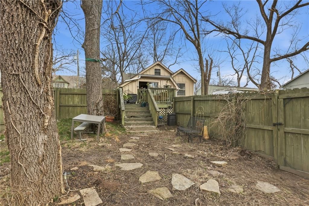 537 E Mill Street — photo 24