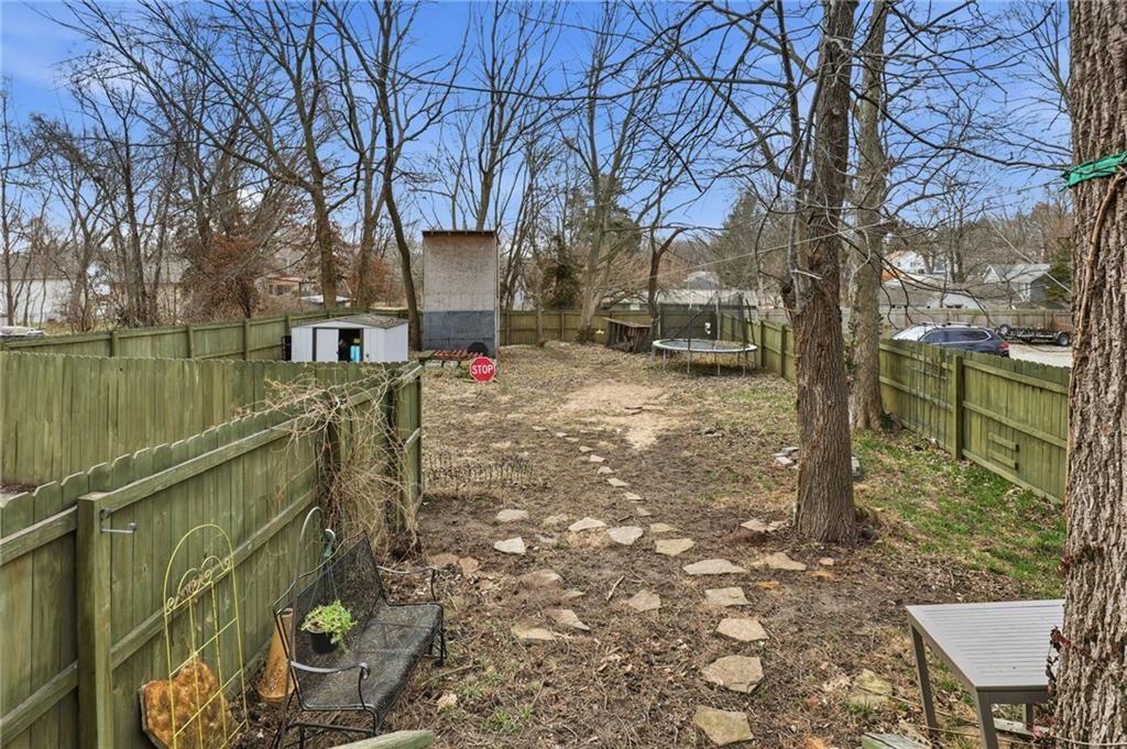 537 E Mill Street — photo 25